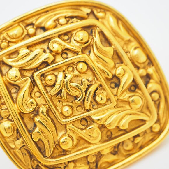 CHANEL Arabesque Coco Gold Large Earrings - Picture 6 of 9